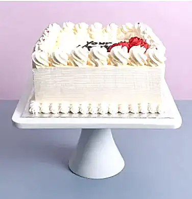 Classic Fresh Cream & Red Flowers